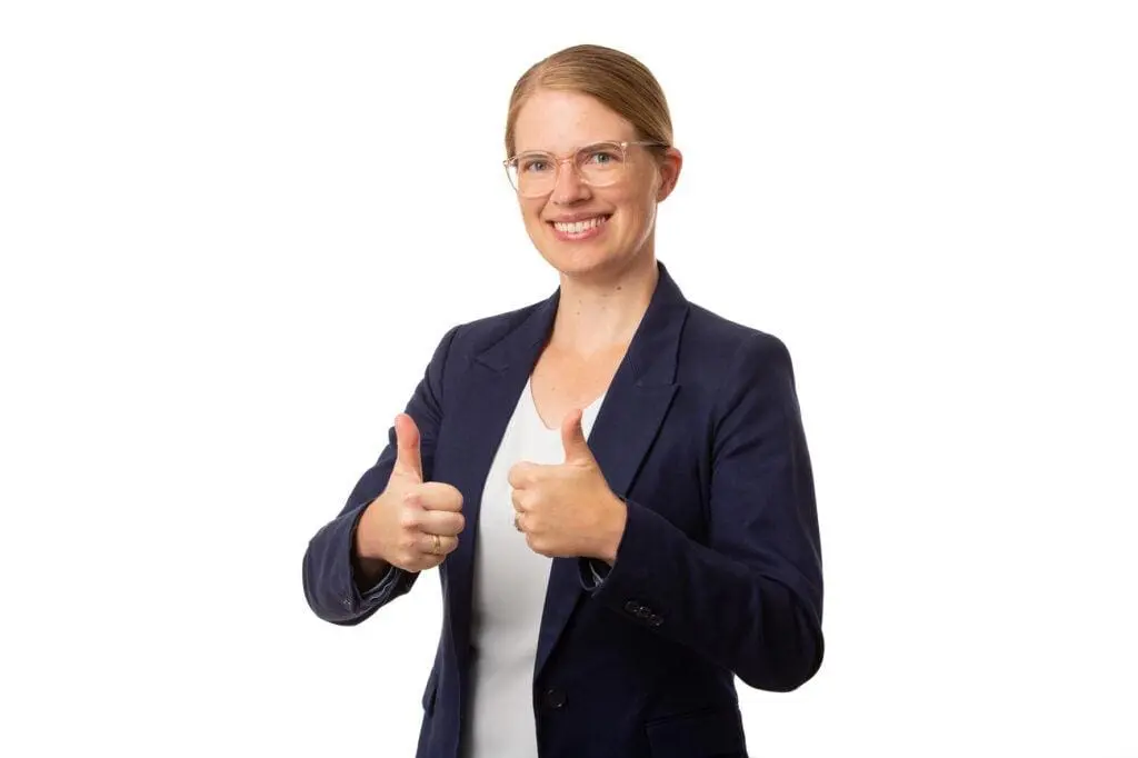 Jennifer Ziegler-thumbs up