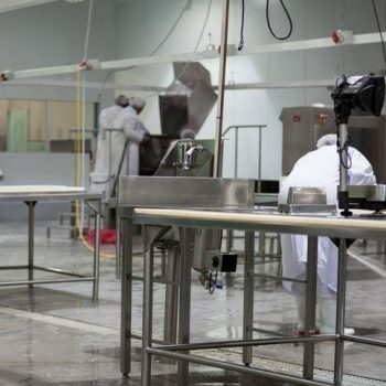 Mikrobiologie-Schulung_Mitarbeiter_bei_Reinigung